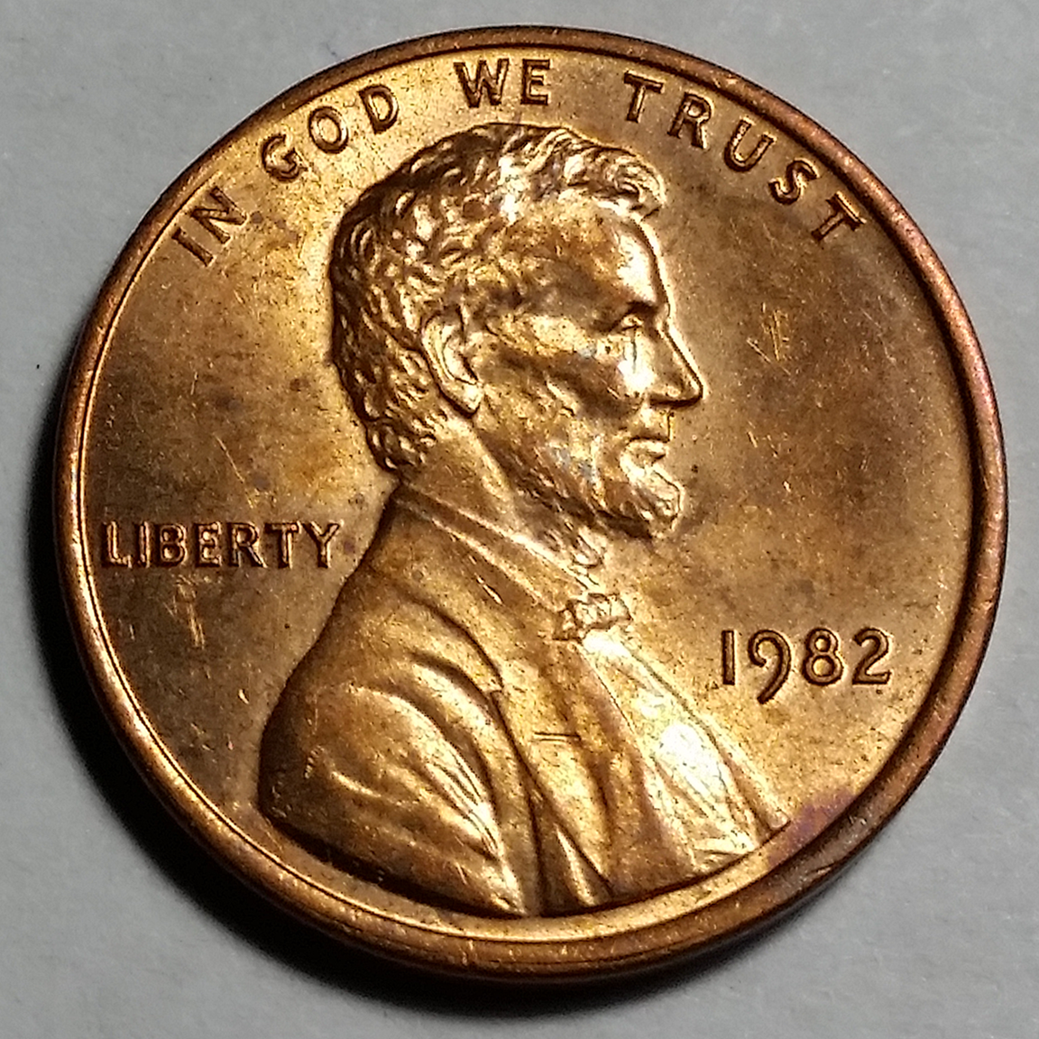 1982 Lincoln cent obverse used to compare copper and zinc penny varieties